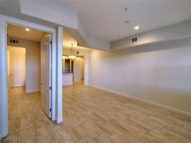 32 East Serene Avenue 104, Las Vegas, NV 89123