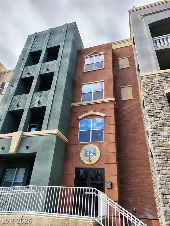 32 East Serene Avenue 104, Las Vegas, NV 89123