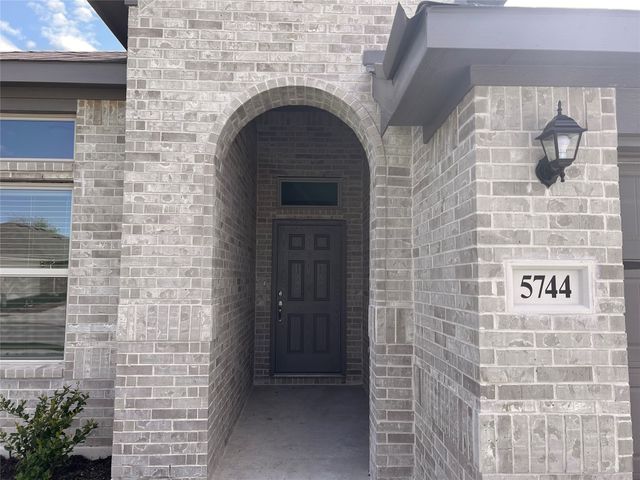 5744 Brookville Drive, Fort Worth, TX 76179