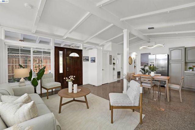 2571 Ocala St, Hayward, CA 94545