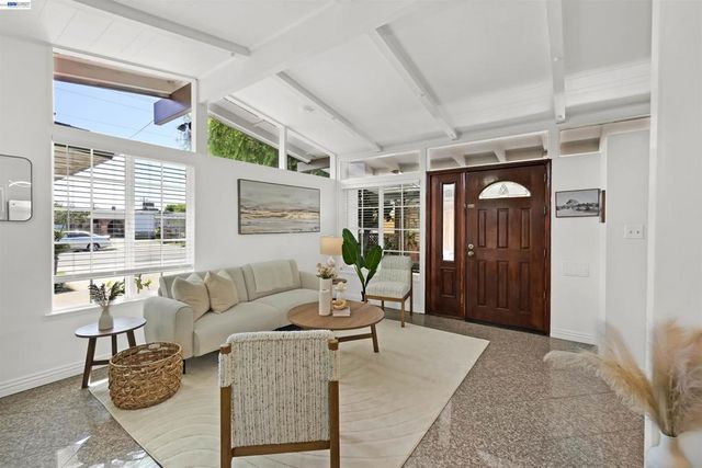 2571 Ocala St, Hayward, CA 94545