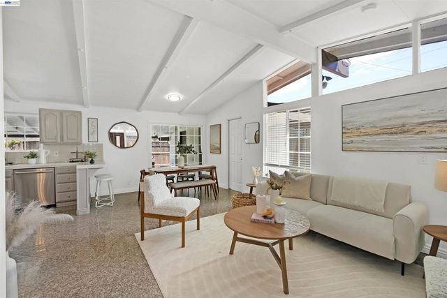 2571 Ocala St, Hayward, CA 94545