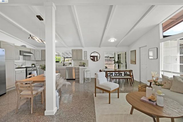 2571 Ocala St, Hayward, CA 94545