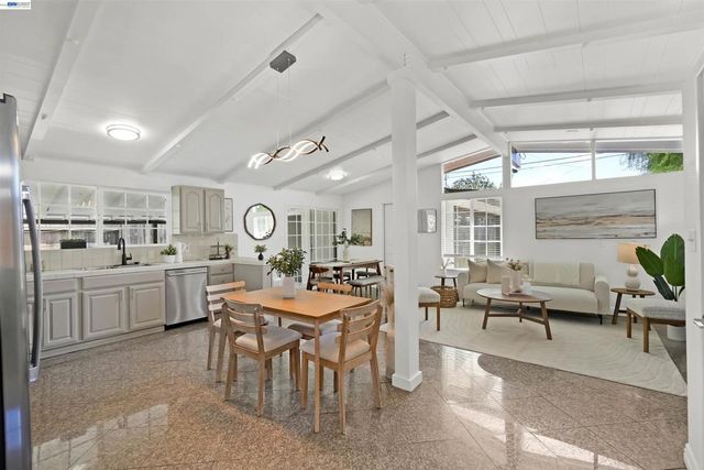 2571 Ocala St, Hayward, CA 94545