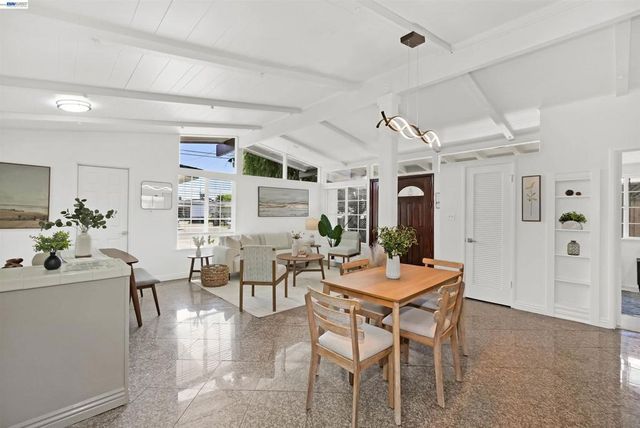 2571 Ocala St, Hayward, CA 94545