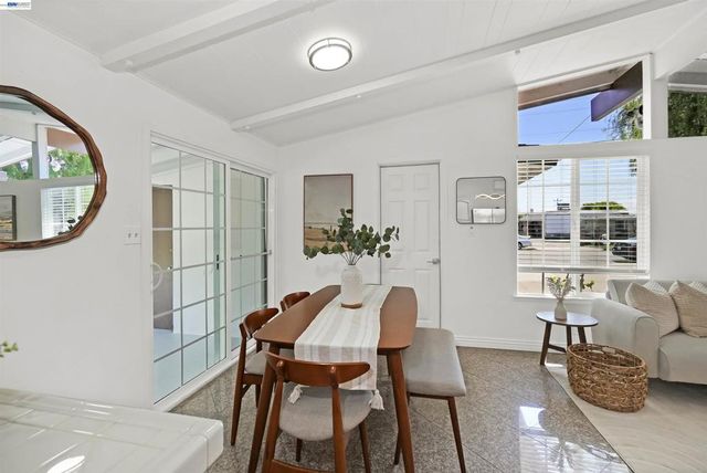 2571 Ocala St, Hayward, CA 94545