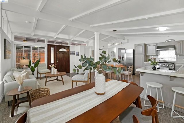 2571 Ocala St, Hayward, CA 94545