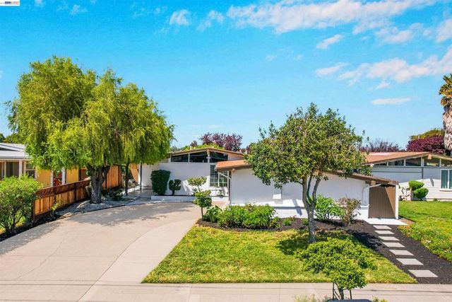 2571 Ocala St, Hayward, CA 94545