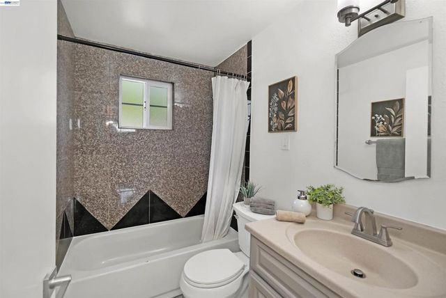 2571 Ocala St, Hayward, CA 94545