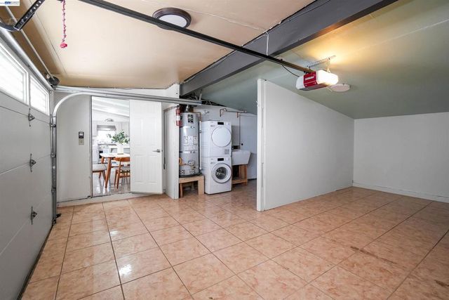 2571 Ocala St, Hayward, CA 94545