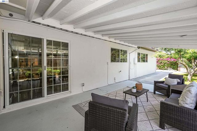 2571 Ocala St, Hayward, CA 94545