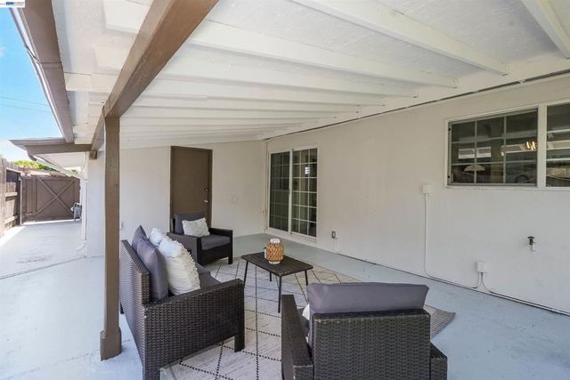 2571 Ocala St, Hayward, CA 94545