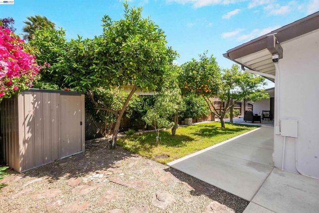 2571 Ocala St, Hayward, CA 94545