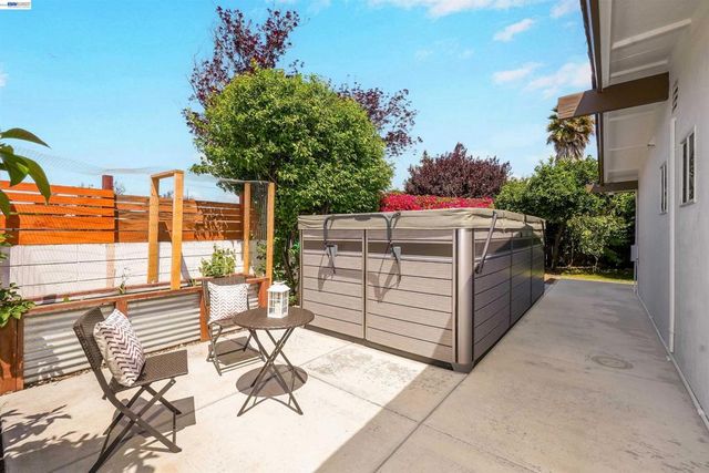 2571 Ocala St, Hayward, CA 94545