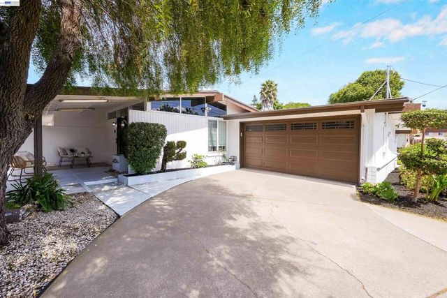 2571 Ocala St, Hayward, CA 94545