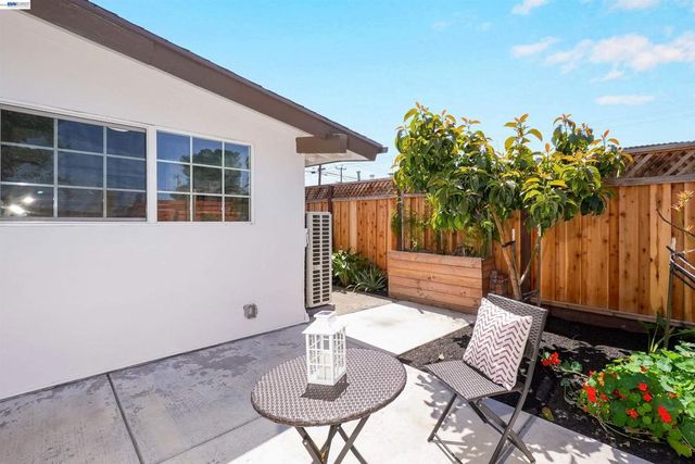 2571 Ocala St, Hayward, CA 94545