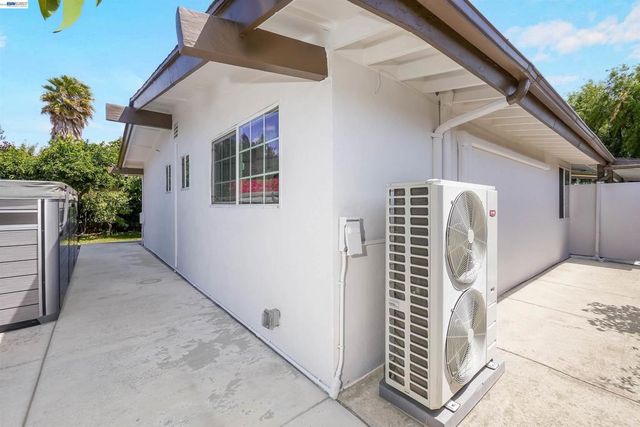 2571 Ocala St, Hayward, CA 94545