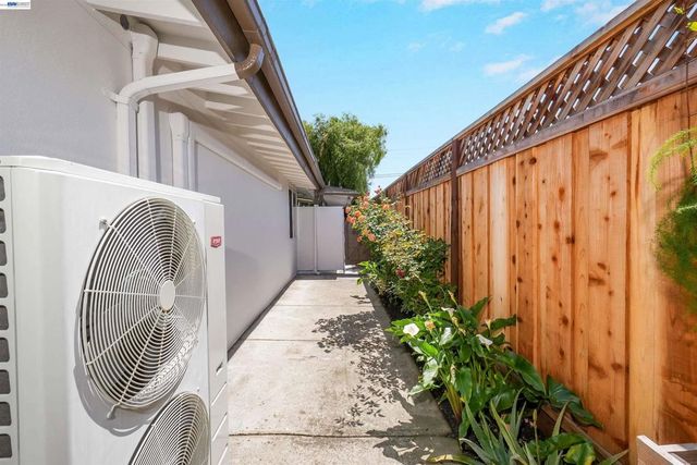 2571 Ocala St, Hayward, CA 94545