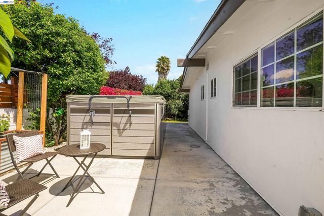 2571 Ocala St, Hayward, CA 94545