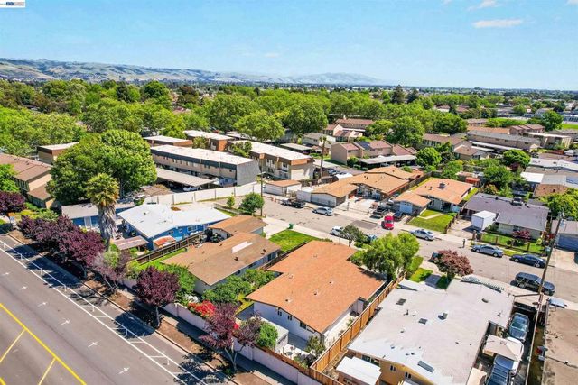 2571 Ocala St, Hayward, CA 94545