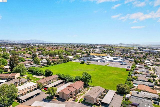 2571 Ocala St, Hayward, CA 94545