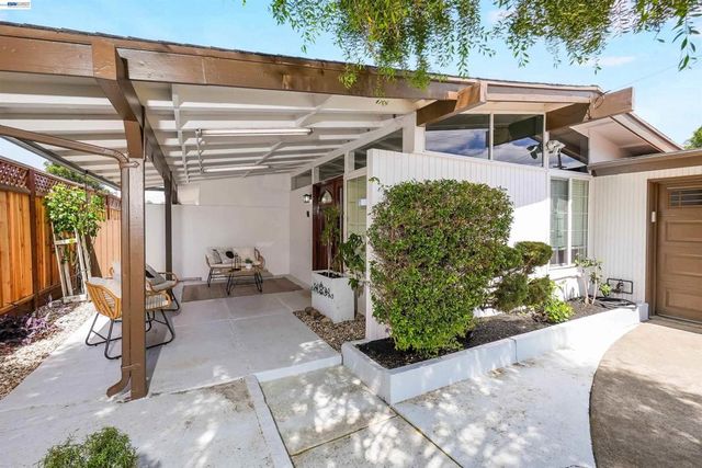 2571 Ocala St, Hayward, CA 94545