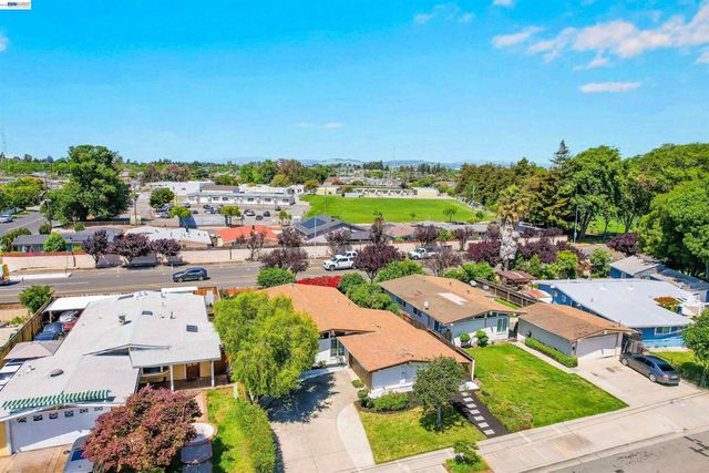 2571 Ocala St, Hayward, CA 94545