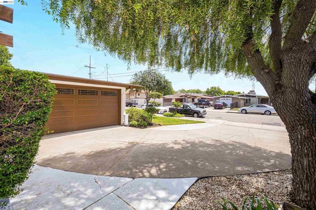 2571 Ocala St, Hayward, CA 94545
