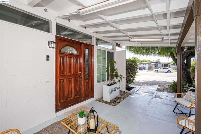 2571 Ocala St, Hayward, CA 94545