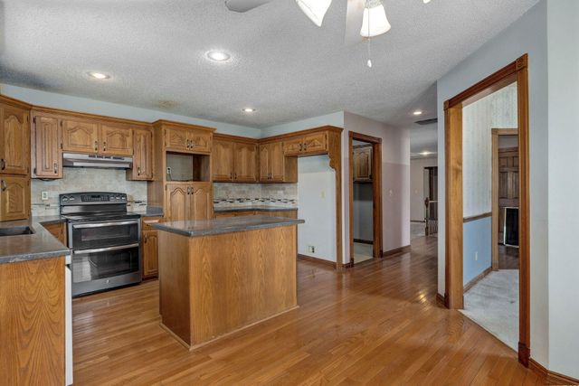 1476 E Peartree Drive, Ozark, MO 65721