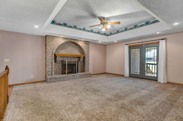 1476 E Peartree Drive, Ozark, MO 65721