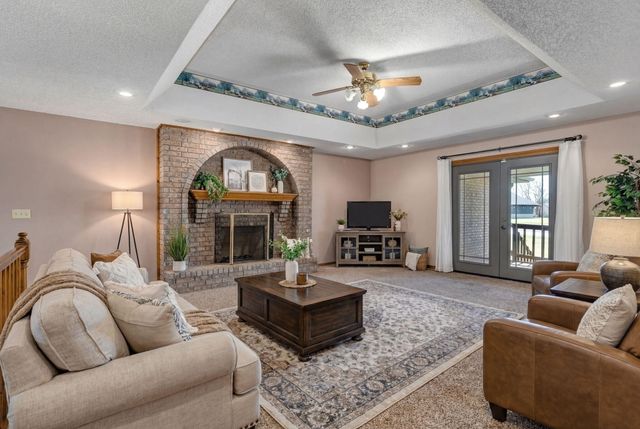 1476 E Peartree Drive, Ozark, MO 65721