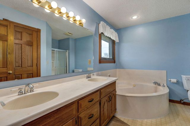 1476 E Peartree Drive, Ozark, MO 65721