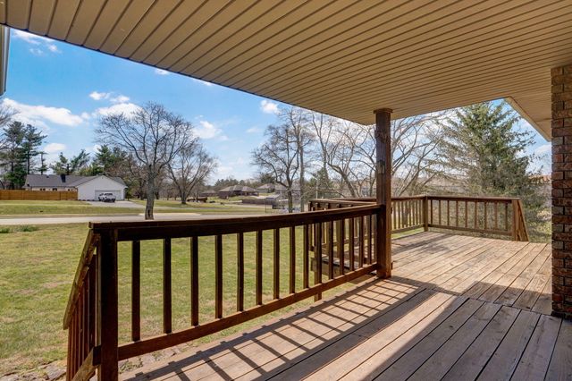 1476 E Peartree Drive, Ozark, MO 65721