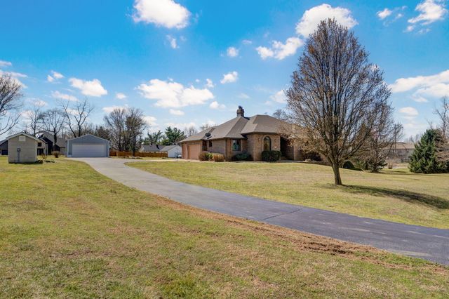 1476 E Peartree Drive, Ozark, MO 65721