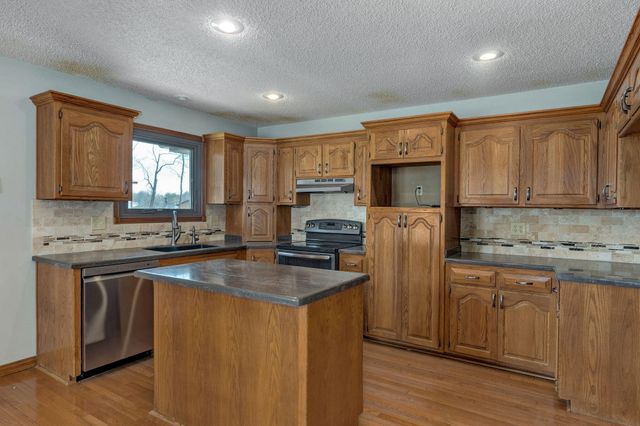 1476 E Peartree Drive, Ozark, MO 65721