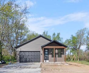 332 South Avenue, Sparta, MO 65753