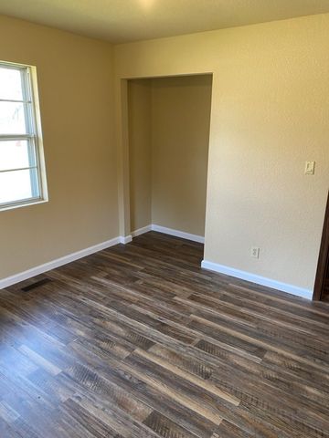 208 Lake Street, Ola, AR 72853