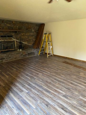 208 Lake Street, Ola, AR 72853