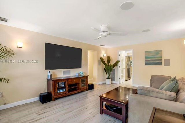 222 SW 7th St, Dania Beach, FL 33004