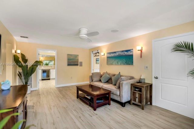 222 SW 7th St, Dania Beach, FL 33004