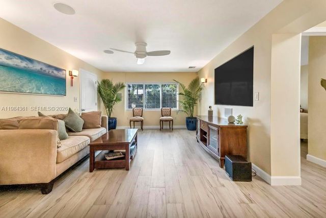 222 SW 7th St, Dania Beach, FL 33004