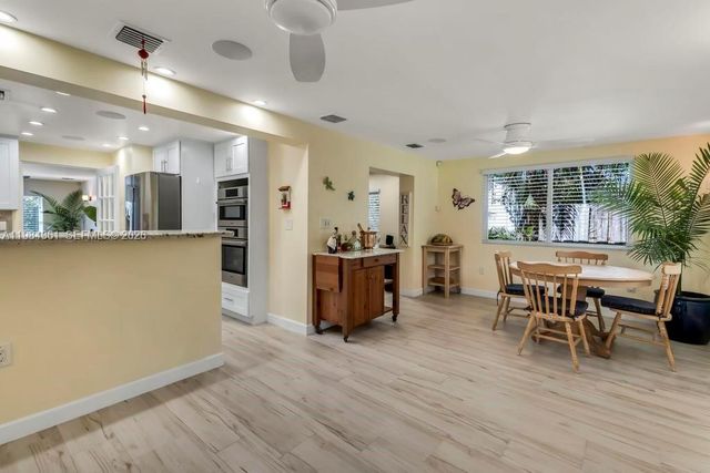 222 SW 7th St, Dania Beach, FL 33004