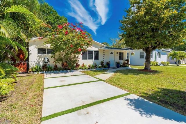 222 SW 7th St, Dania Beach, FL 33004