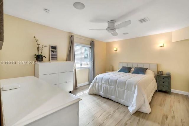 222 SW 7th St, Dania Beach, FL 33004