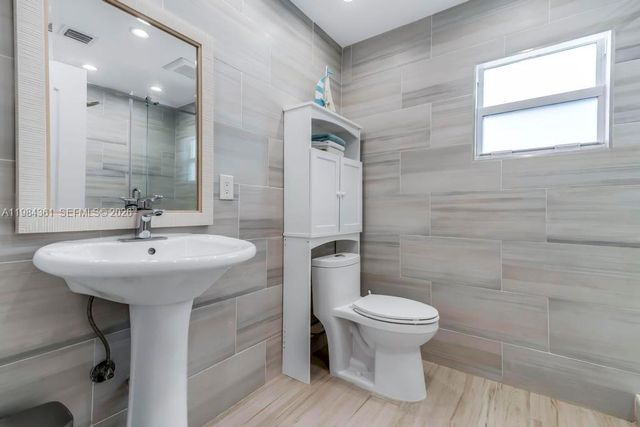 222 SW 7th St, Dania Beach, FL 33004