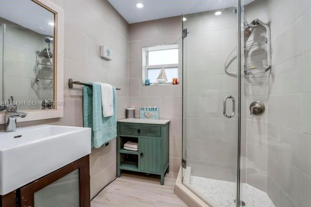 222 SW 7th St, Dania Beach, FL 33004