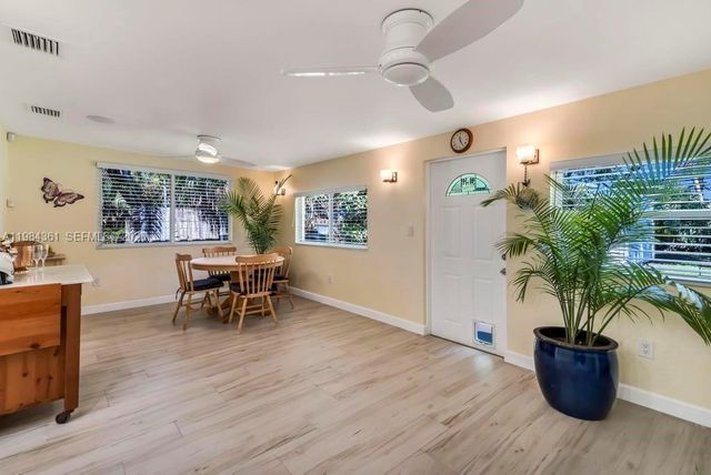 222 SW 7th St, Dania Beach, FL 33004