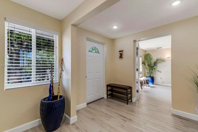 222 SW 7th St, Dania Beach, FL 33004