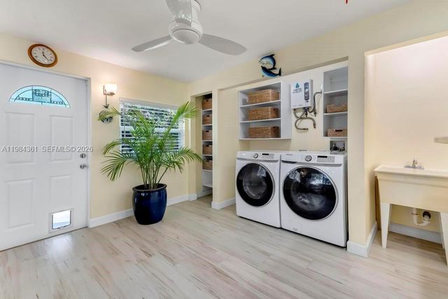 222 SW 7th St, Dania Beach, FL 33004